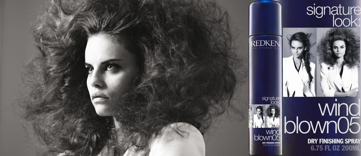 Naučte se na vlasy správně aplikovat nový styling Redken Signature Look – Wind blown 05. Dodá vašim vlasům objem při foukání.